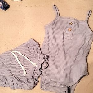 Outfit onsie with bottoms